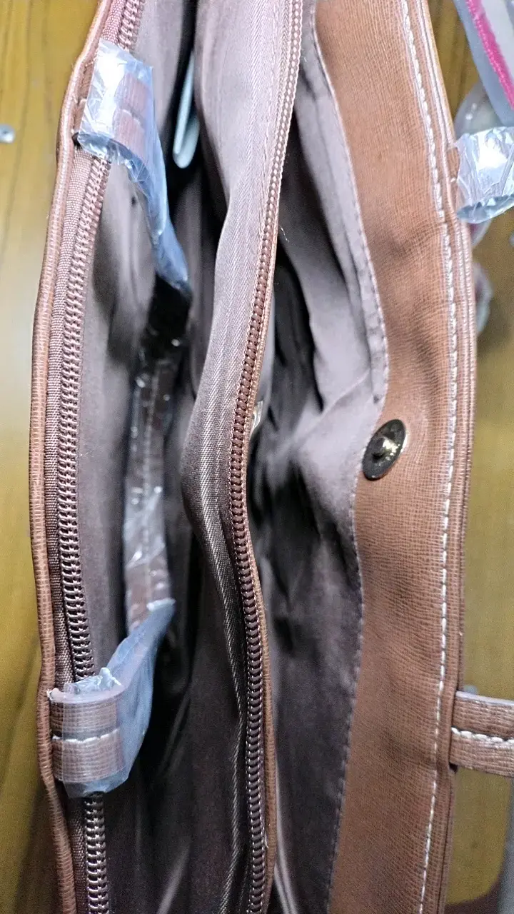 Bolso de mano marrón con correas ajustables - 3