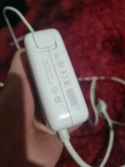 Cargador de MacBook con conector MagSafe - miniatura 3