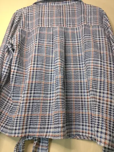 Blusa de cuadros con lazo en la cintura - miniatura 4