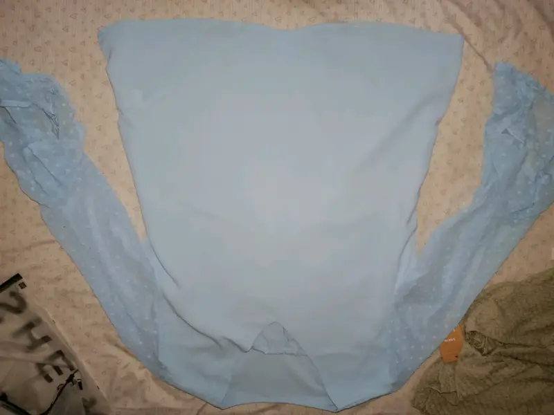Blusa de mujer y enterizo - 1