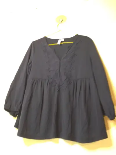 Blusa negra con encaje para mujer - miniatura 1