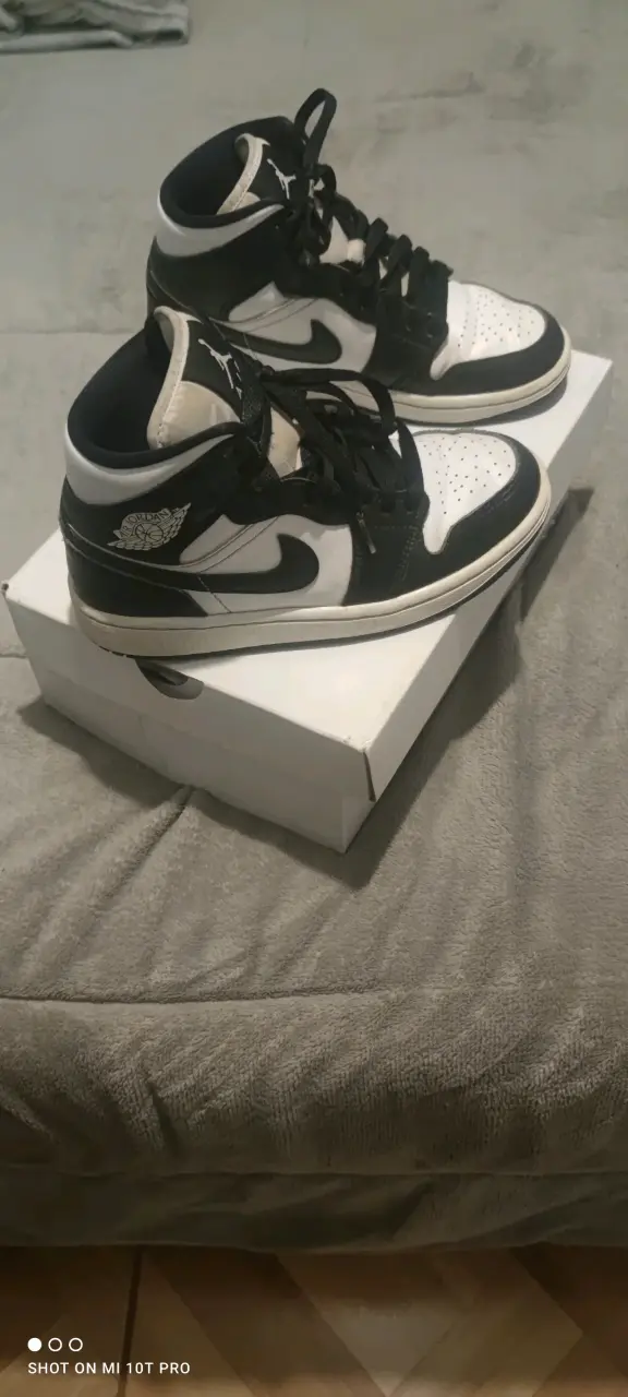 Zapatillas deportivas Nike Air Jordan blancas y negras - 1