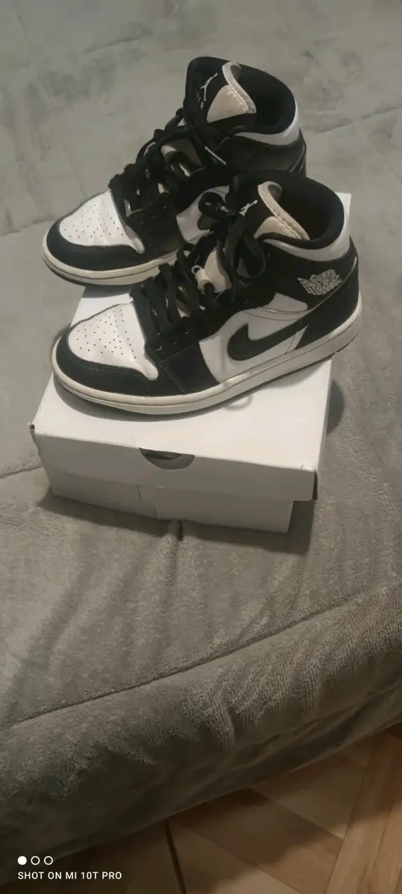Zapatillas deportivas Nike Air Jordan blancas y negras - 2