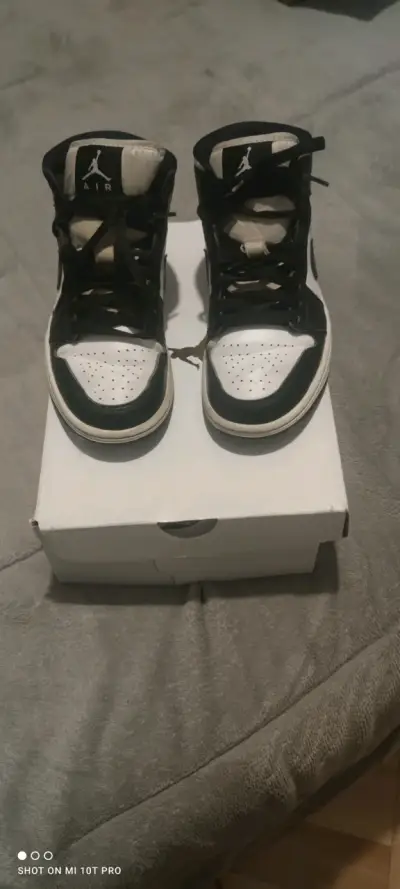 Zapatillas deportivas Nike Air Jordan blancas y negras - miniatura 3