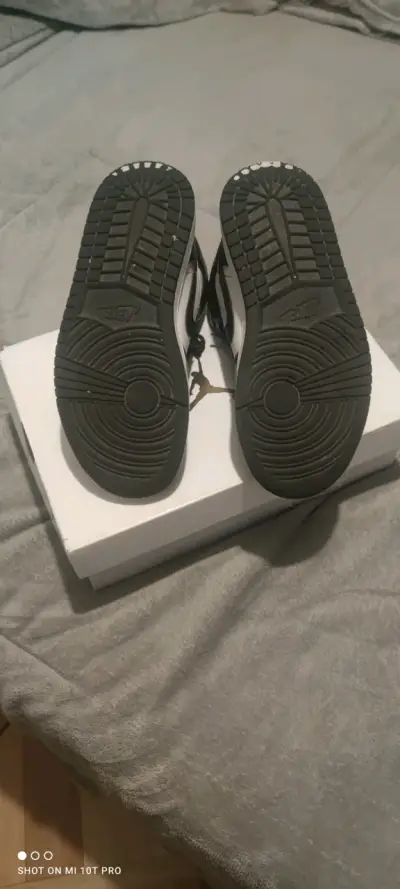 Zapatillas deportivas Nike Air Jordan blancas y negras - miniatura 4
