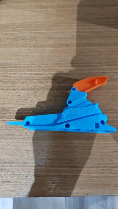 Lanzador de autos Hot Wheels azul y naranja - miniatura 1