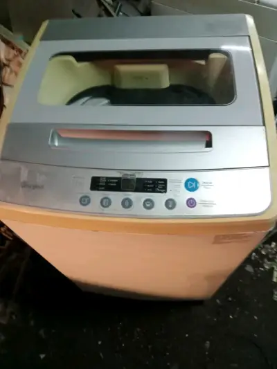 Lavadora Whirlpool automática en buen estado - miniatura 1