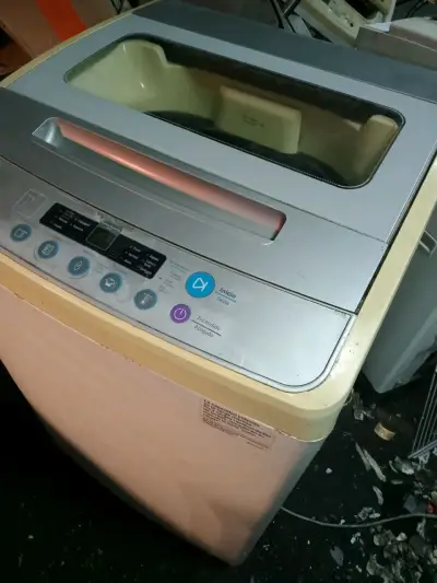Lavadora Whirlpool automática en buen estado - miniatura 3