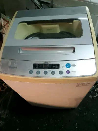 Lavadora Whirlpool automática en buen estado - miniatura 4