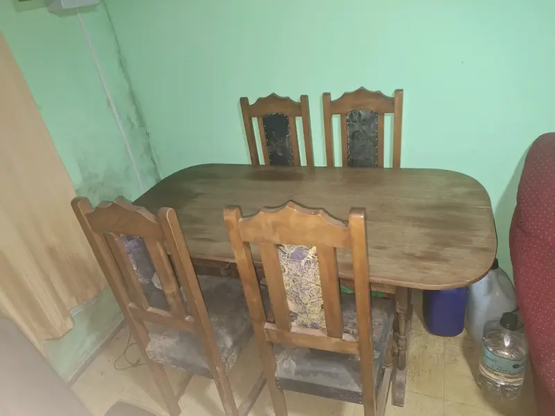 Juego de comedor de madera con sillas - 2