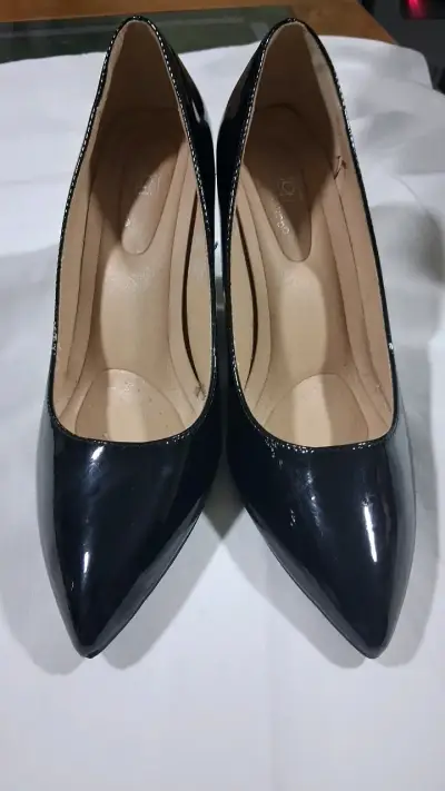 Zapatos de tacón negros elegantes para mujer - miniatura 1