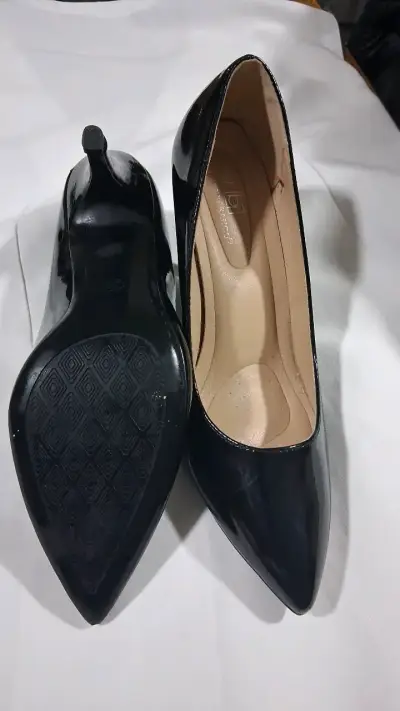 Zapatos de tacón negros elegantes para mujer - miniatura 3