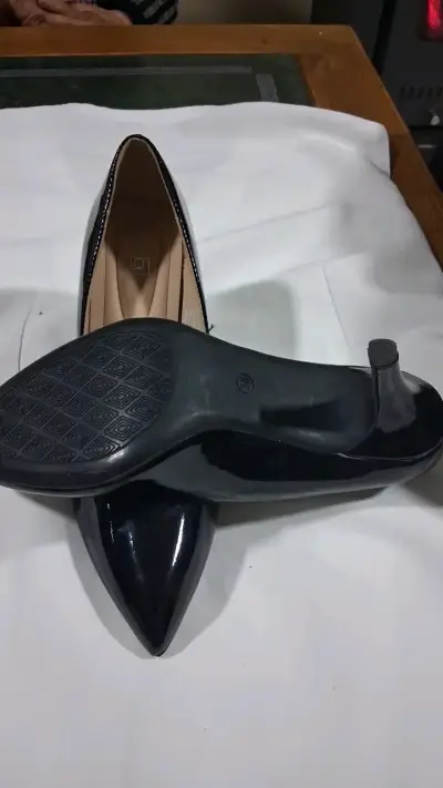 Zapatos de tacón negros elegantes para mujer - miniatura 4