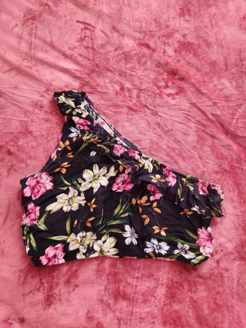 Top floral de un hombro - 2