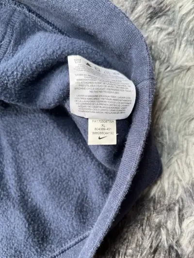 Polerón con capucha Nike azul oscuro - miniatura 5