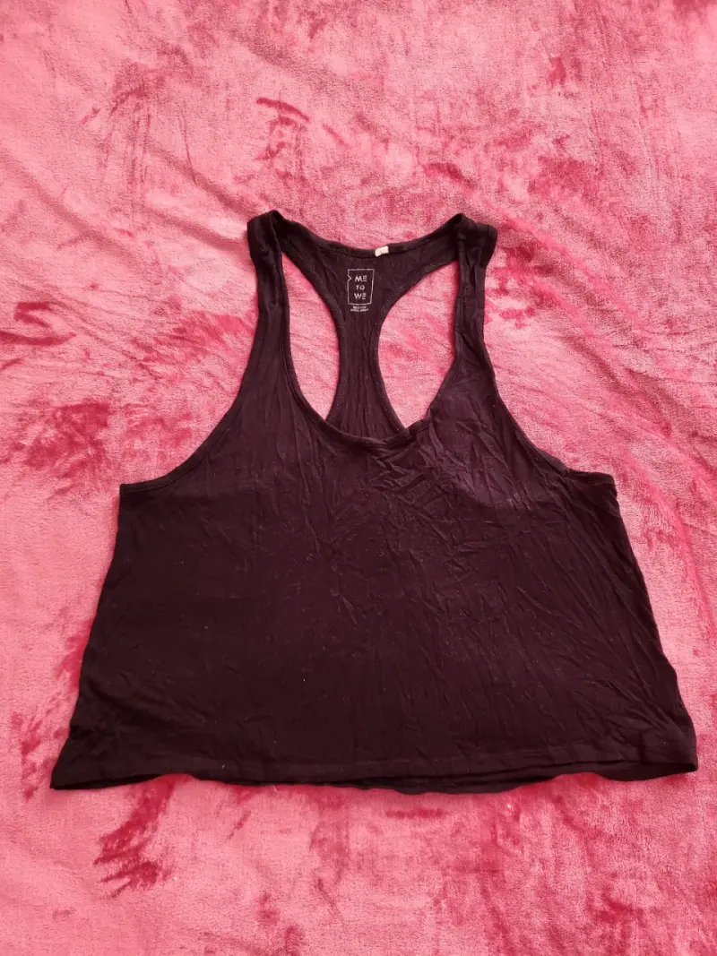 Polera sin mangas negra - 2
