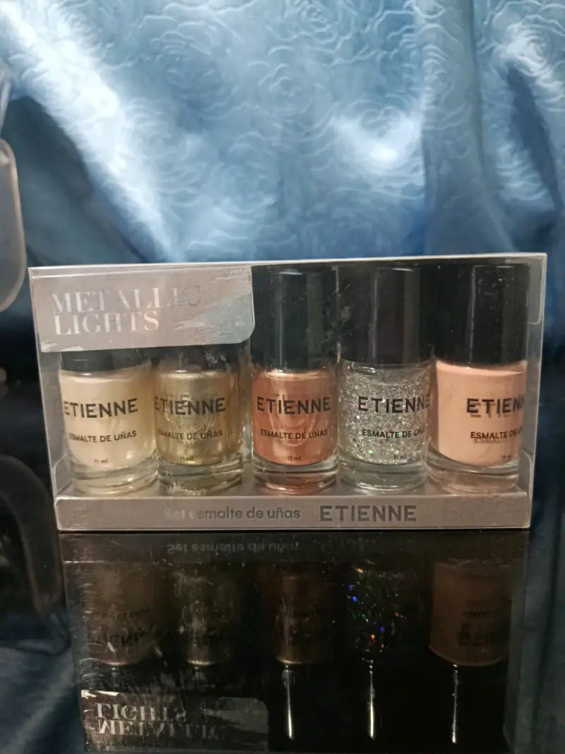 Set de Esmaltes de Uñas Metálicos Etienne