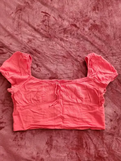 Top corto coral con mangas abullonadas - miniatura 2