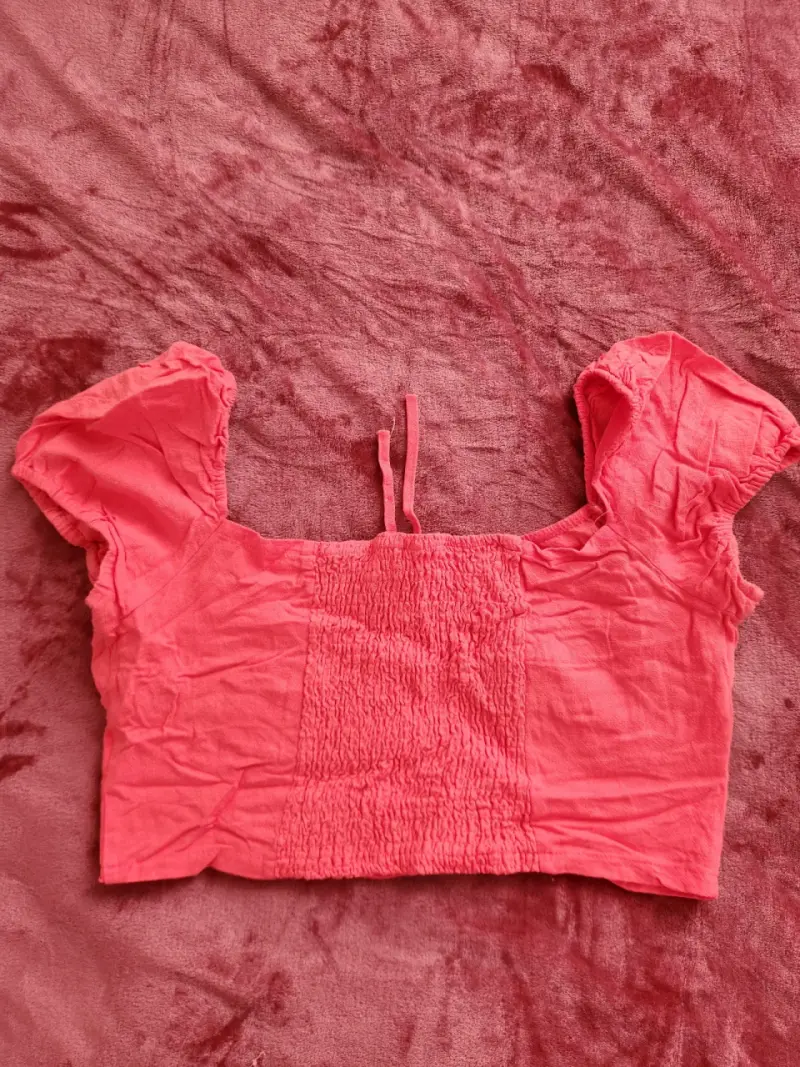 Top corto coral con mangas abullonadas - 3