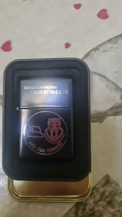 Encendedor tipo Zippo con diseño personalizado - miniatura 1