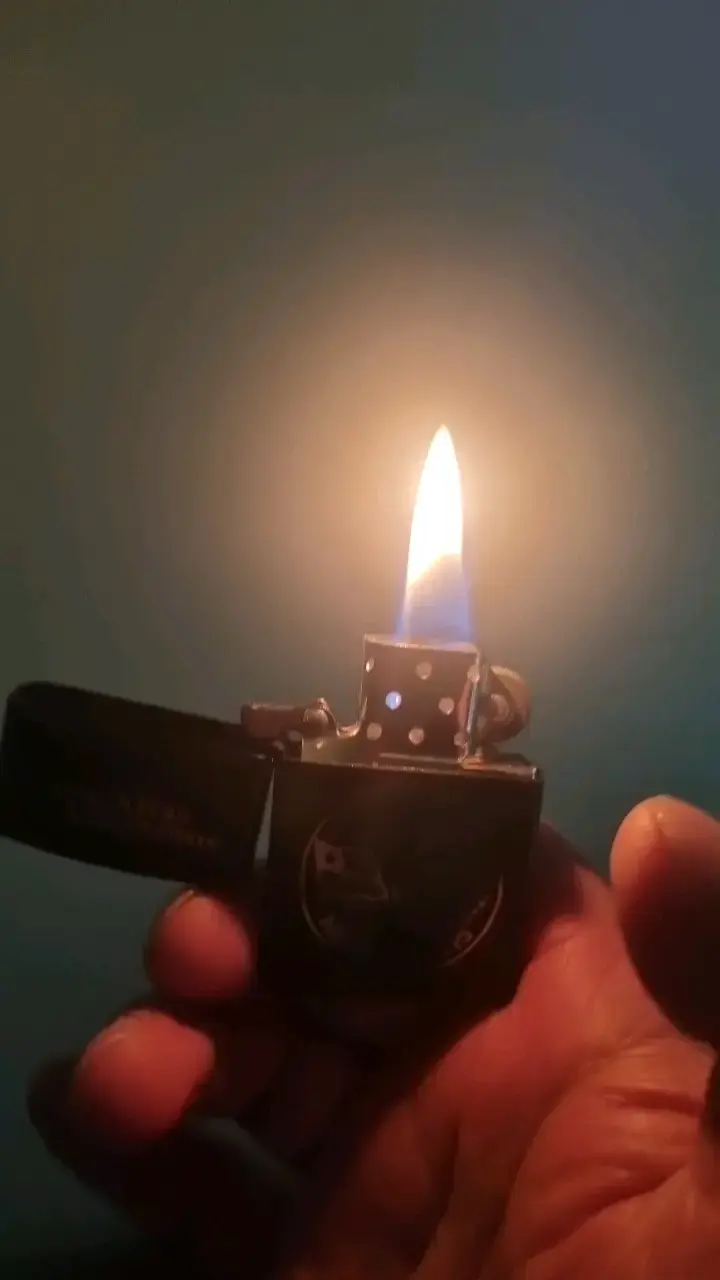 Encendedor tipo Zippo con diseño personalizado - 3