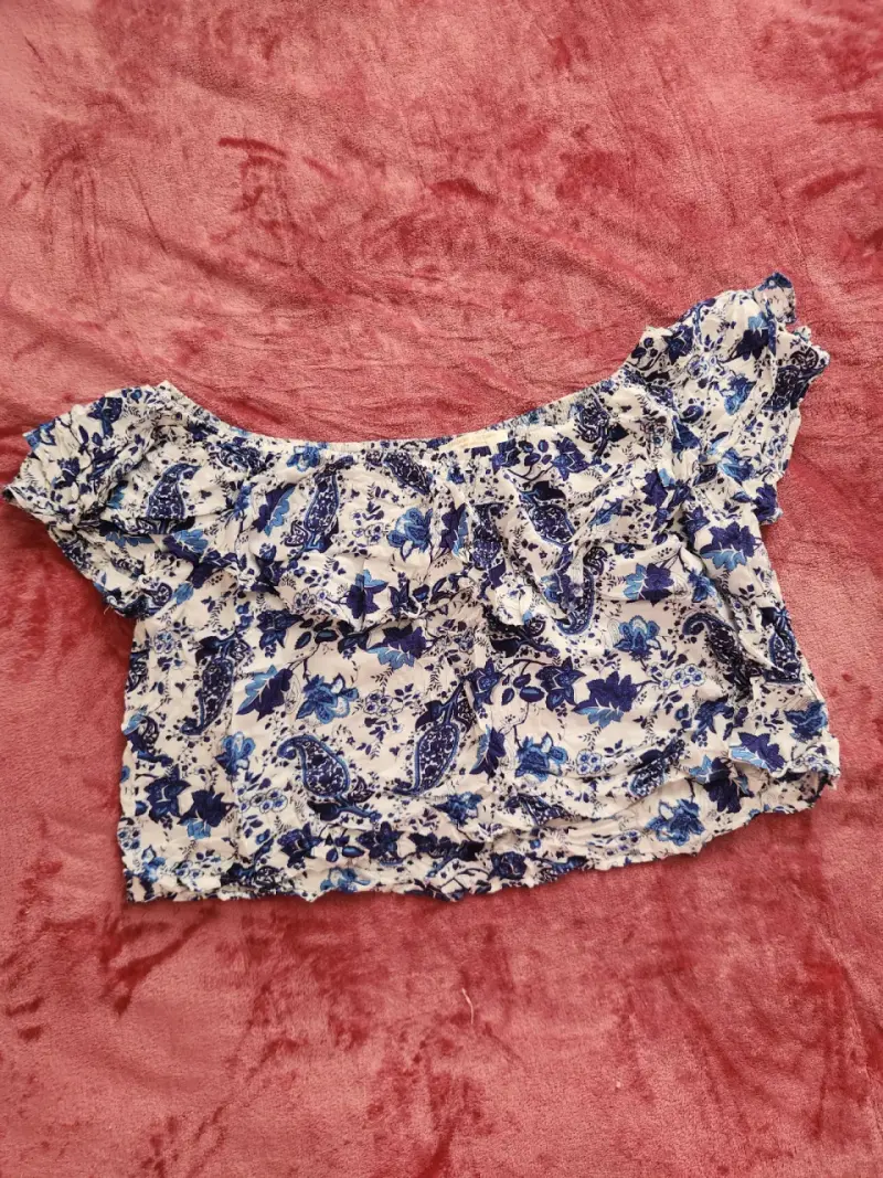 Blusa corta estampada floral azul - 1