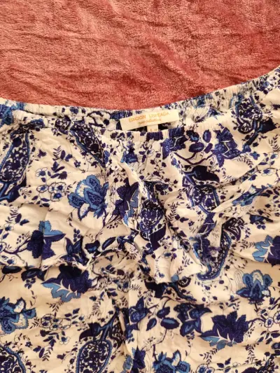 Blusa corta estampada floral azul - miniatura 2