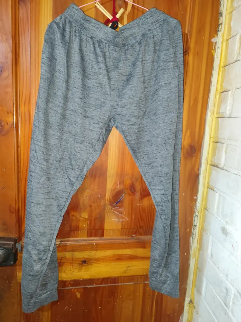 Pantalón deportivo gris Ultra Performance talla M - 1