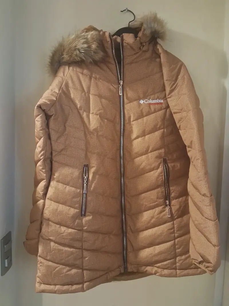 Chaqueta Columbia marrón con capucha de piel - 1
