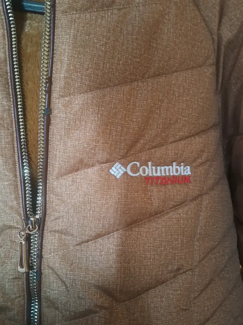 Chaqueta Columbia marrón con capucha de piel - 5