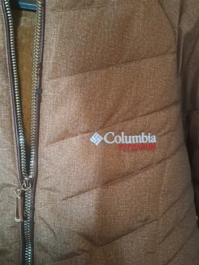 Chaqueta Columbia marrón con capucha de piel - miniatura 5