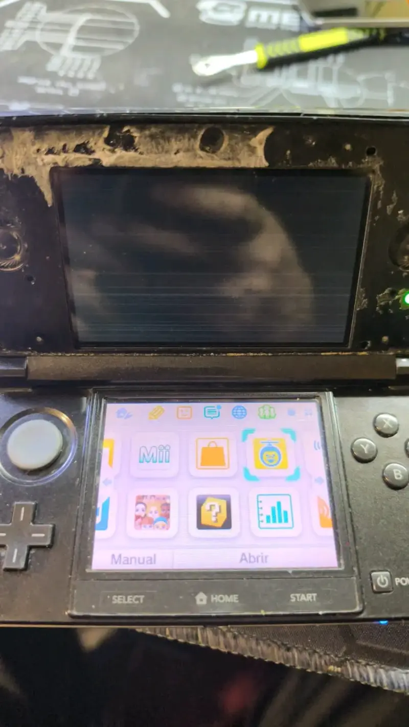 Consola Nintendo 3DS con pantalla dañada - 2