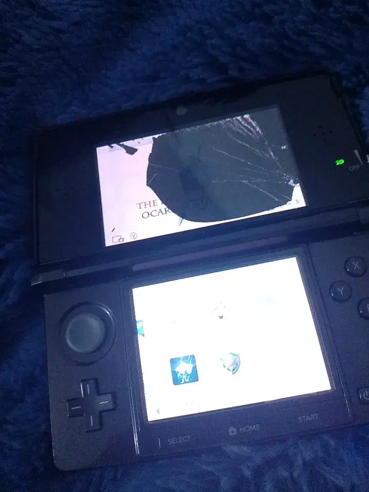 Consola Nintendo 3DS con pantalla dañada - 3