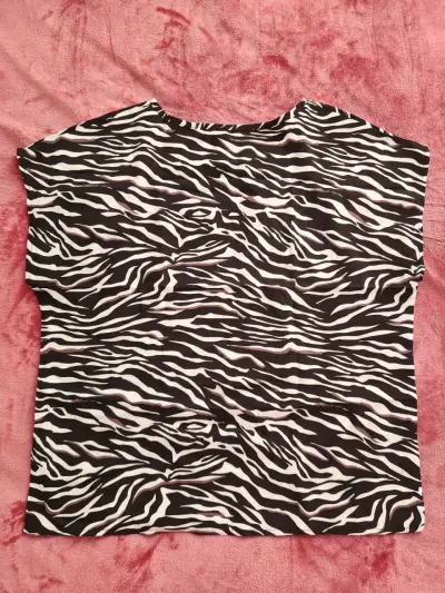 Polera de mujer estampado cebra - miniatura 4