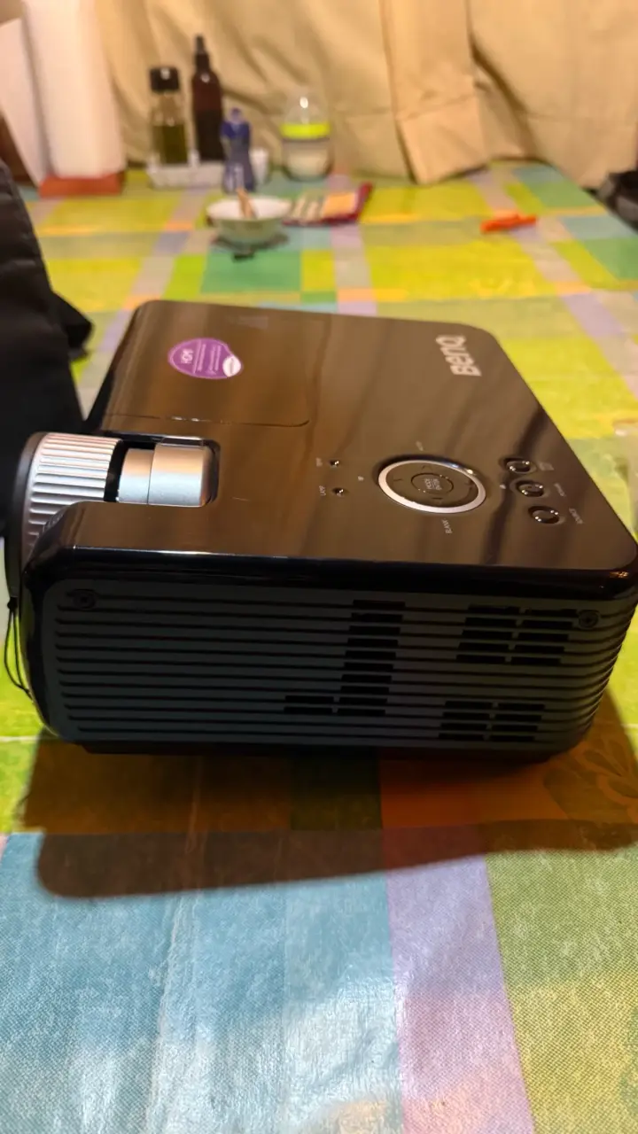 Proyector BenQ con control remoto y cables - 3