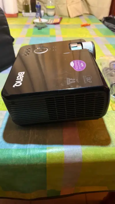 Proyector BenQ con control remoto y cables - miniatura 4