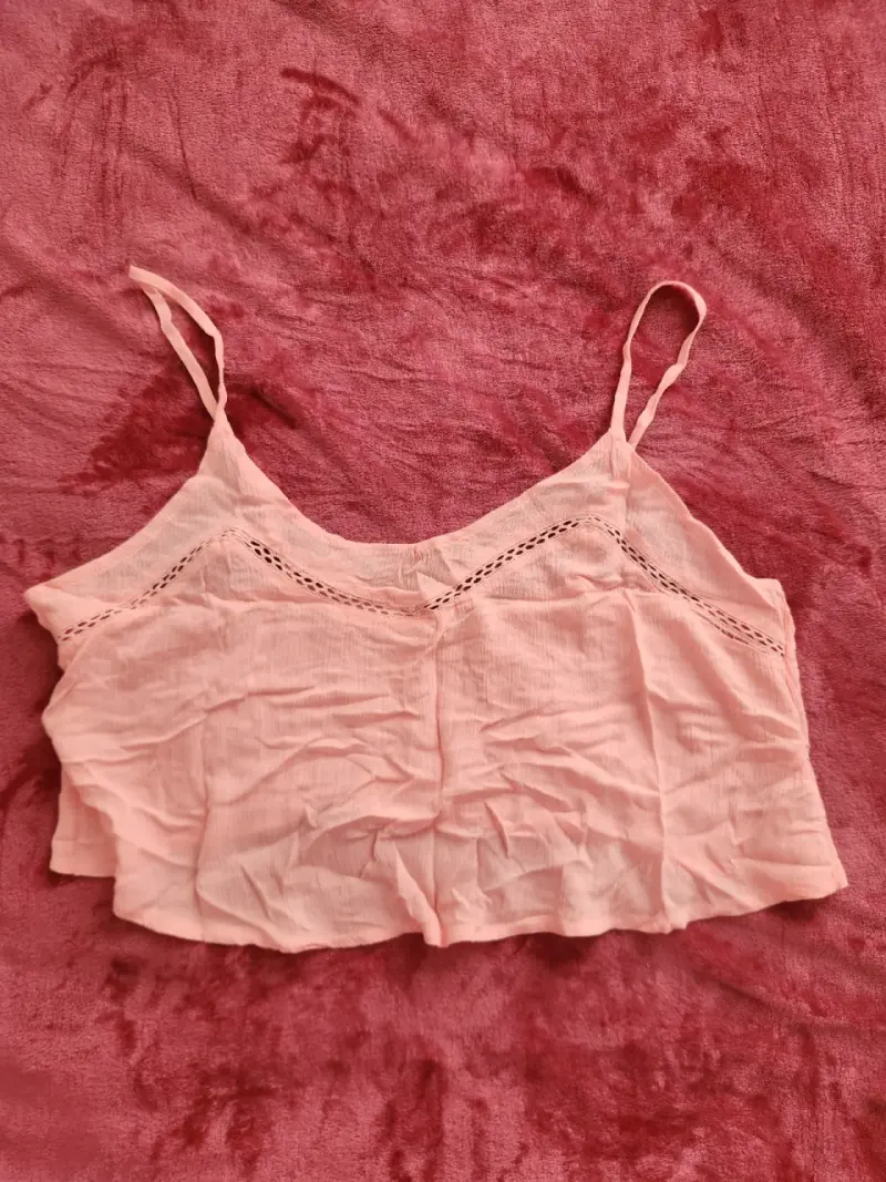 Top corto de tirantes color rosa - 1