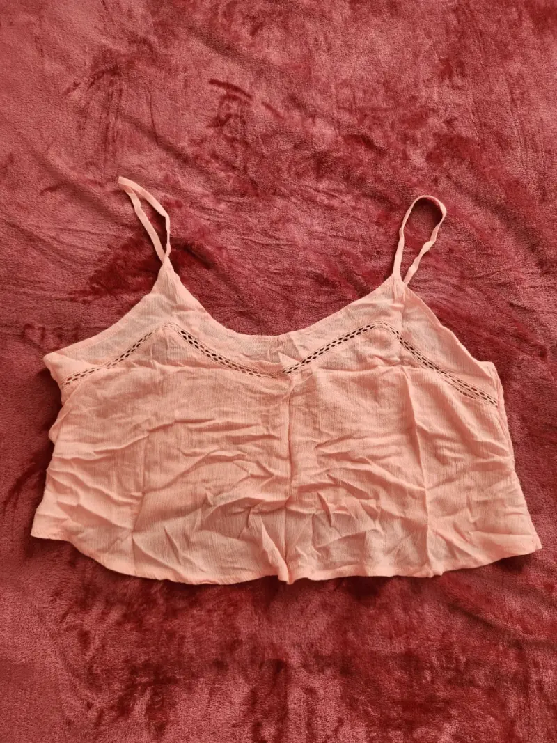 Top corto de tirantes color rosa - 2