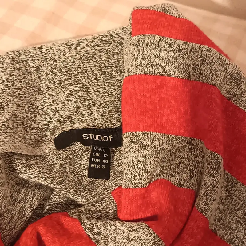 Vestido de punto a rayas gris y rojo - 1