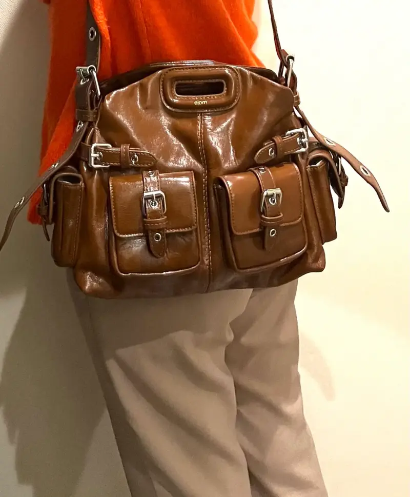 Bolso de cuero marrón con múltiples bolsillos - 2