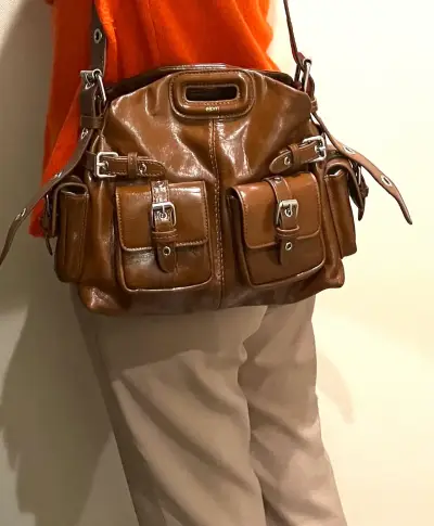 Bolso de cuero marrón con múltiples bolsillos - miniatura 2
