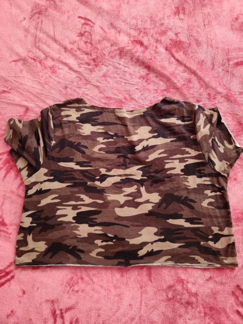 Polera corta camuflada para mujer - 3