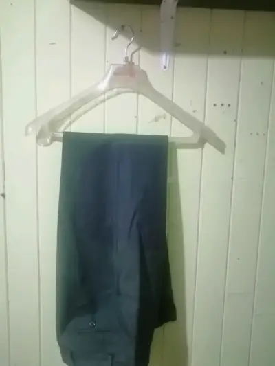 Traje formal gris oscuro para hombre - miniatura 1