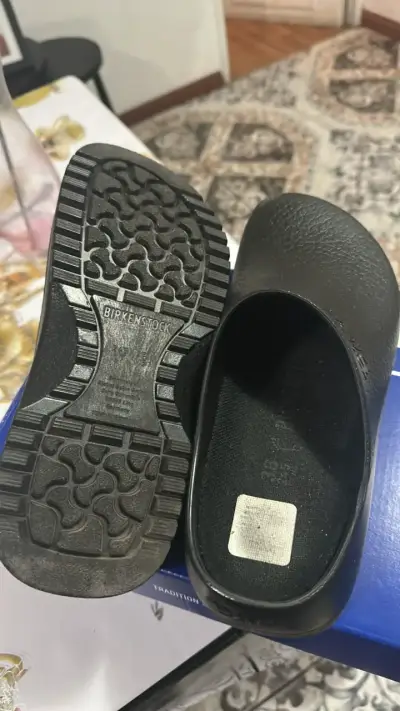 Zuecos Birkenstock Boston negros en buen estado - miniatura 2