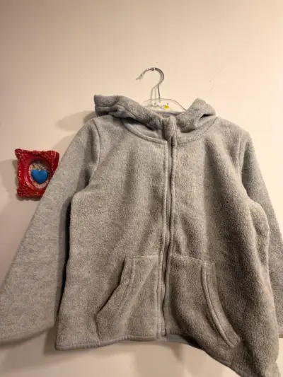 Polerón con capucha gris para niños - miniatura 2