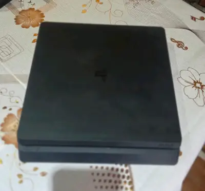 Consola PS4 con juegos y volante Krom - miniatura 1