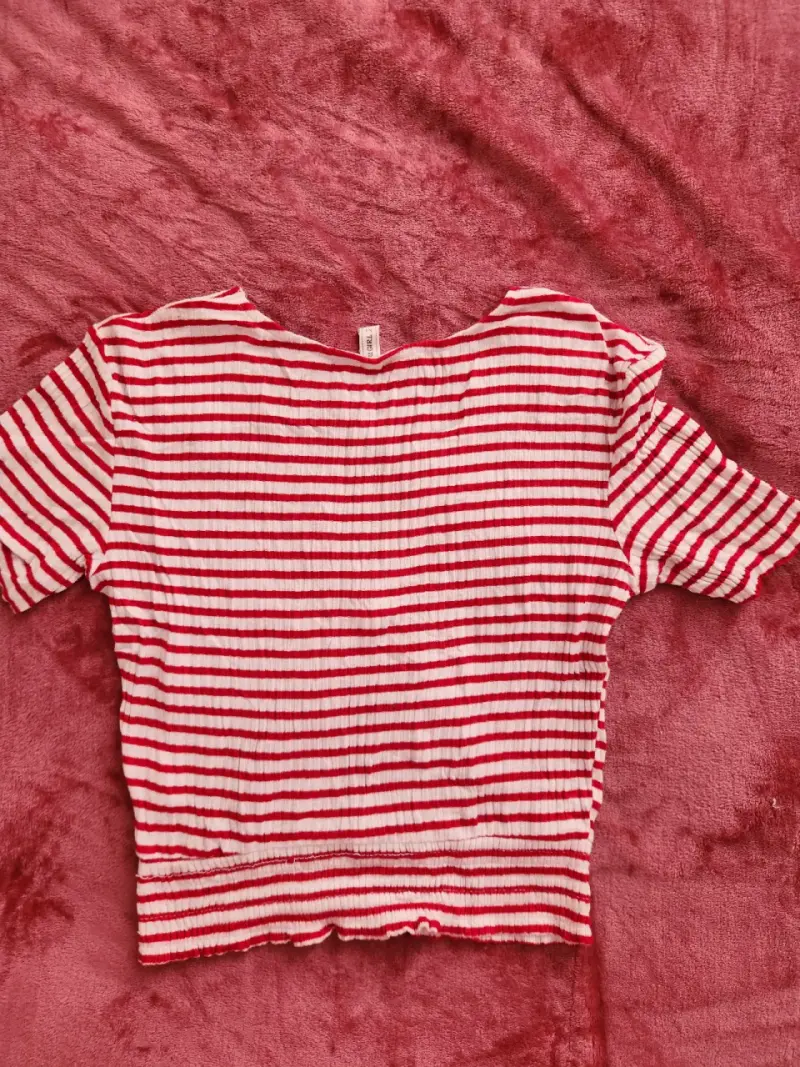 Polera rayada roja y blanca - 3