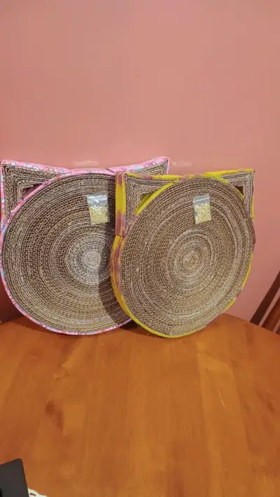 Rascadores artesanales en forma de gato. - miniatura 1