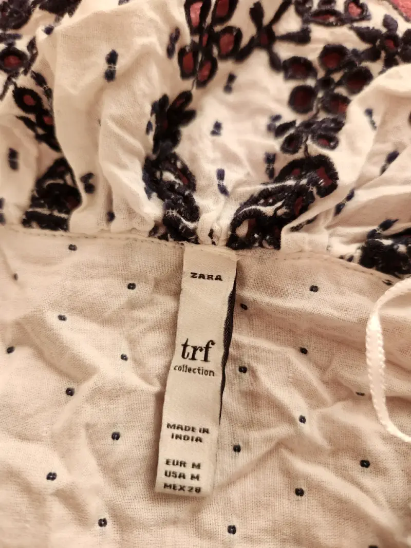 Blusa sin mangas Zara TRF con bordado floral - 3