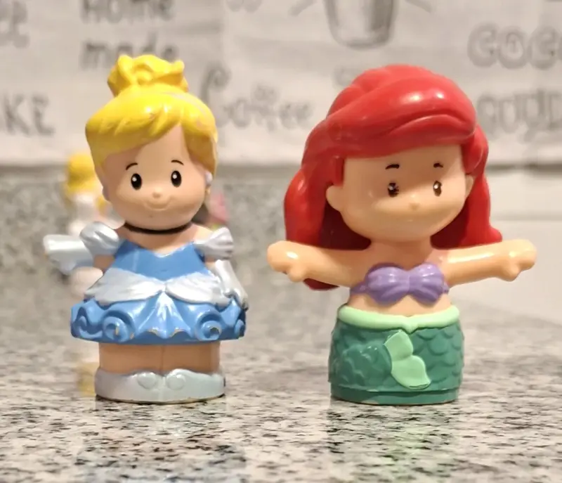 Figuras de Princesas y Príncipe Disney Little People - 1